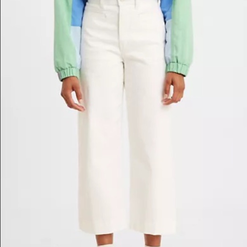 Rib cage Wide-leg cropped white Levi jeans, size 27